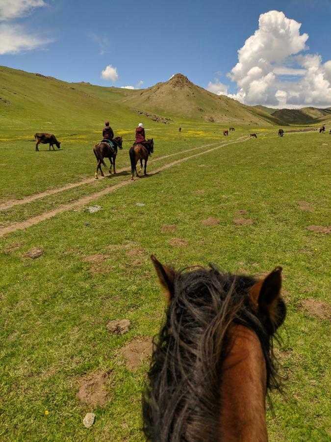Horseback Holiday At Kyzart Village Dzhangyaryk Exterior foto